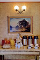 The Charles Pacific Grove - Artfully Designed Inclusive Inn