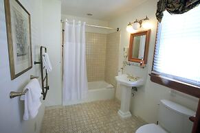 The Charles Pacific Grove - Artfully Designed Inclusive Inn
