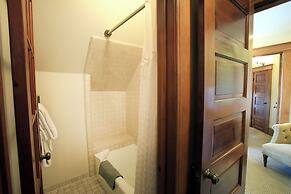 The Charles Pacific Grove - Artfully Designed Inclusive Inn