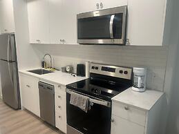 Chic Modern Condo in Downtown Calgary