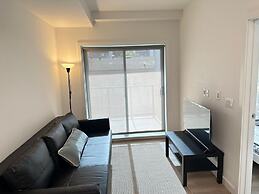 Chic Modern Condo in Downtown Calgary