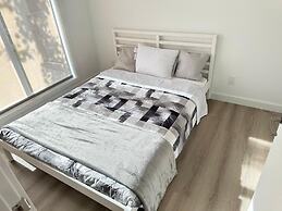 Chic Modern Condo in Downtown Calgary