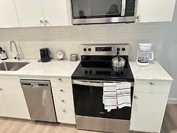 Chic Modern Condo in Downtown Calgary