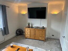 Albans Road Apartment - 4 Bedroom Luxury Stay