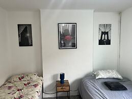 Albans Road Apartment - 4 Bedroom Luxury Stay