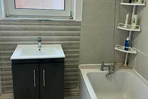 Albans Road Apartment - 4 Bedroom Luxury Stay