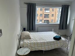 Albans Road Apartment - 4 Bedroom Luxury Stay