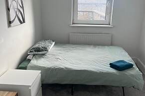 Albans Road Apartment - 4 Bedroom Luxury Stay