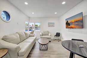 Sophisticated 2BR1BA Short Walk to Beach