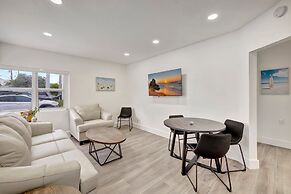 Sophisticated 2BR1BA Short Walk to Beach