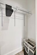 Sophisticated 2BR1BA Short Walk to Beach