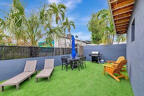 Sophisticated 2BR1BA Short Walk to Beach