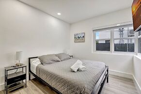 Sophisticated 2BR1BA Short Walk to Beach