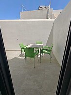 Twin Room with Laundry in Pembroke