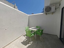 Twin Room with Laundry in Pembroke