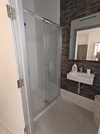 Twin Room with Laundry in Pembroke