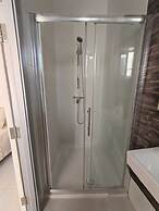 Twin Room with Laundry in Pembroke