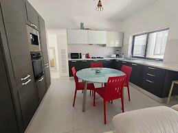 Twin Room with Laundry in Pembroke