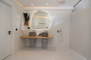 Acro Caldo Suites