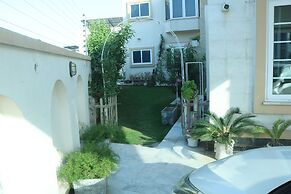 Rose Garden Family Villa