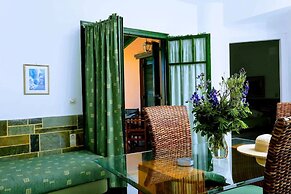 Aquarius Apartments by Checkin