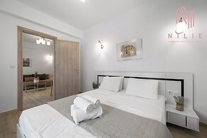 Azur Residences, Nilie Hospitality MGMT