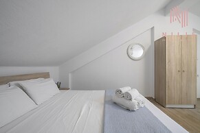 Azur Residences, Nilie Hospitality MGMT