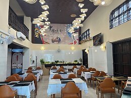 Mango restaurant and apartment hotel