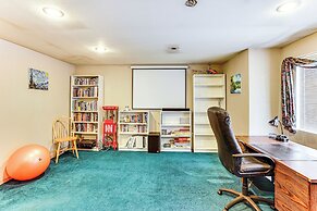 Home Theater & Large Backyard Deck: Tacoma Abode!