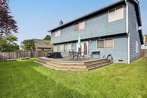 Home Theater & Large Backyard Deck: Tacoma Abode!