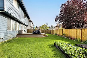 Home Theater & Large Backyard Deck: Tacoma Abode!
