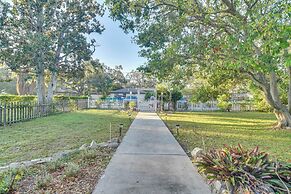 5 Mi to Beaches: Seminole Retreat w/ Balcony