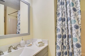 5 Mi to Beaches: Seminole Retreat w/ Balcony