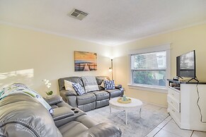 5 Mi to Beaches: Seminole Retreat w/ Balcony