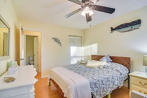 5 Mi to Beaches: Seminole Retreat w/ Balcony