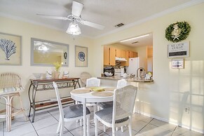 5 Mi to Beaches: Seminole Retreat w/ Balcony