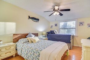 5 Mi to Beaches: Seminole Retreat w/ Balcony