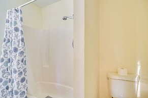 5 Mi to Beaches: Seminole Retreat w/ Balcony