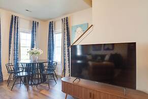 Near TBK Bank Sports Complex: Quad Cities Townhome
