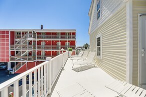 Steps to Shore: Newly Renovated Dewey Beach Home!