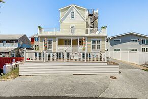 Steps to Shore: Newly Renovated Dewey Beach Home!
