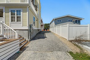 Steps to Shore: Newly Renovated Dewey Beach Home!