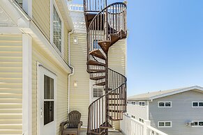 Steps to Shore: Newly Renovated Dewey Beach Home!
