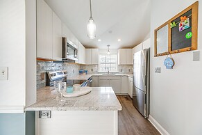 Steps to Shore: Newly Renovated Dewey Beach Home!