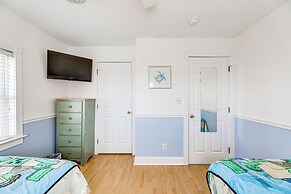 Steps to Shore: Newly Renovated Dewey Beach Home!