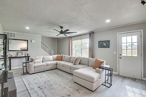 2 Mi to Lake Hefner: Modern Townhome!
