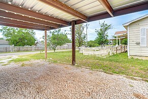Walk to Lake Buchanan: Cottage Near Wineries!