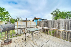 Walk to Lake Buchanan: Cottage Near Wineries!