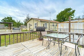 Walk to Lake Buchanan: Cottage Near Wineries!