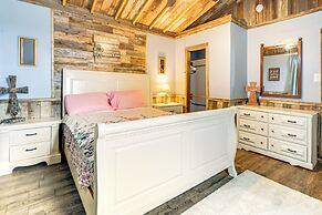 Walk to Lake Buchanan: Cottage Near Wineries!